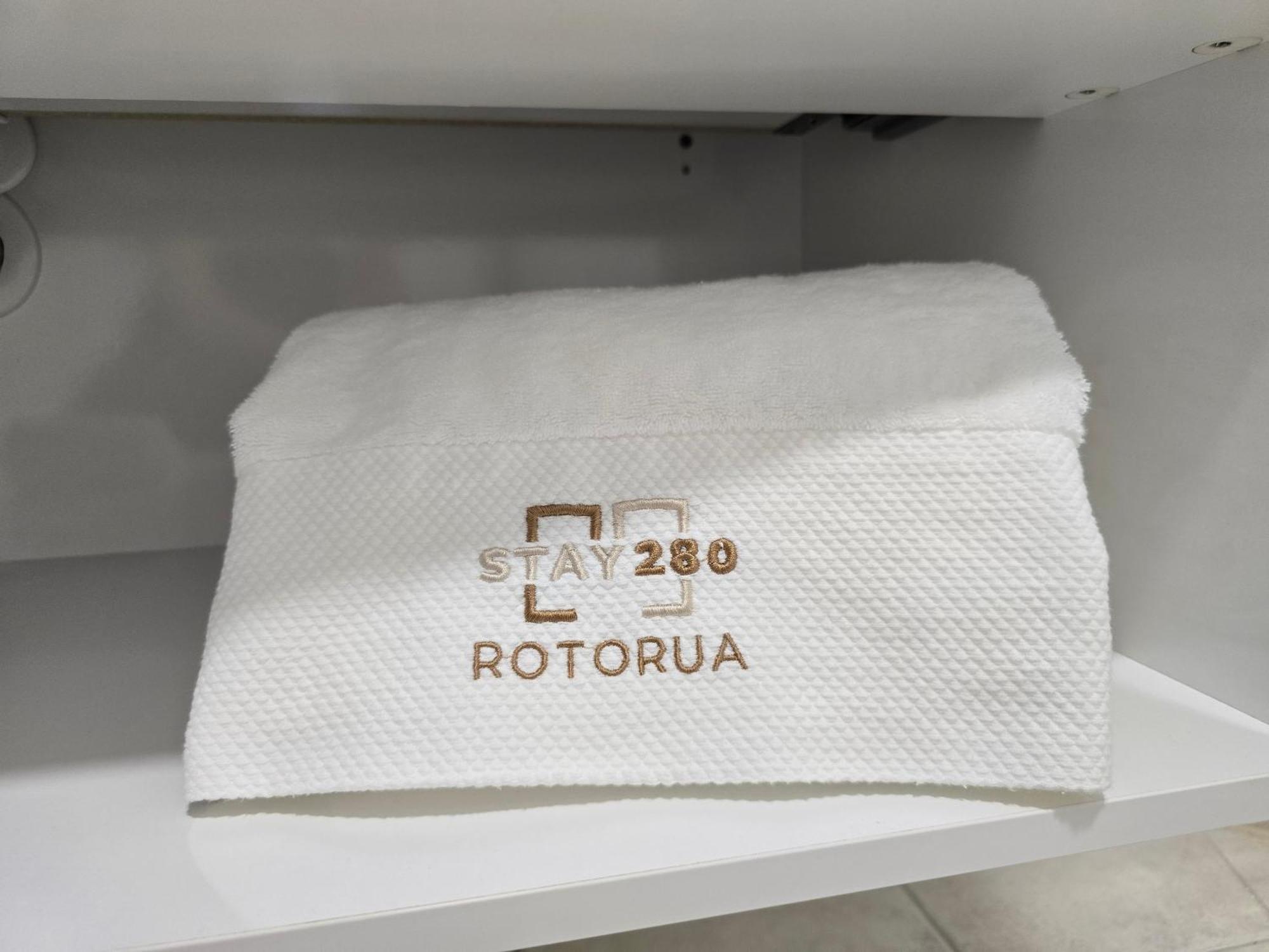 Stay 284 Rotorua - Refurbished Modern Accommodation מראה חיצוני תמונה